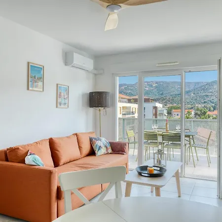 2-bedroom With Pool Parking & Balcony *