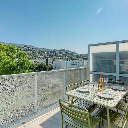 2-bedroom With Pool Parking & Balcony
