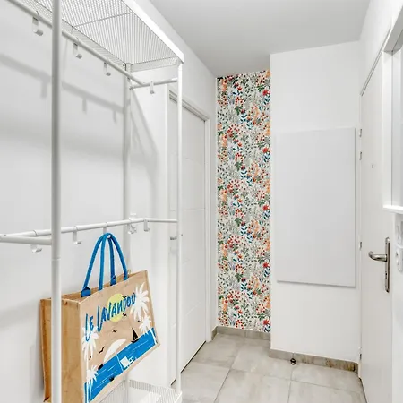 Apartment 2-bedroom With Pool Parking & Balcony Le Lavandou