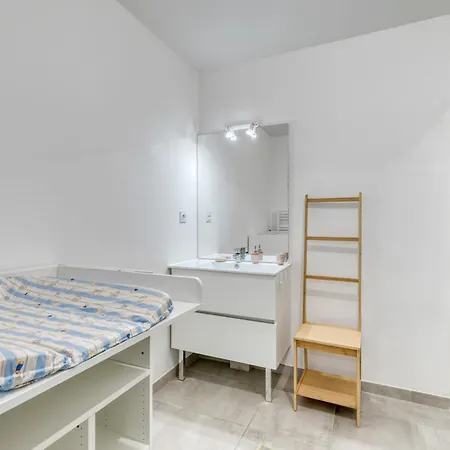 Apartment 2-bedroom With Pool Parking & Balcony *