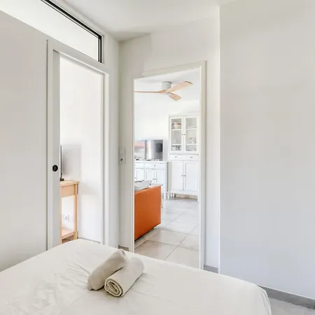 2-bedroom With Pool Parking & Balcony Apartment *