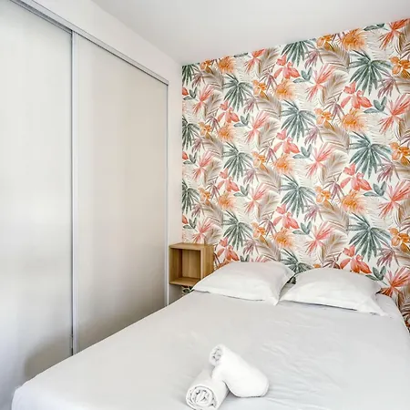 2-bedroom With Pool Parking & Balcony Apartment *