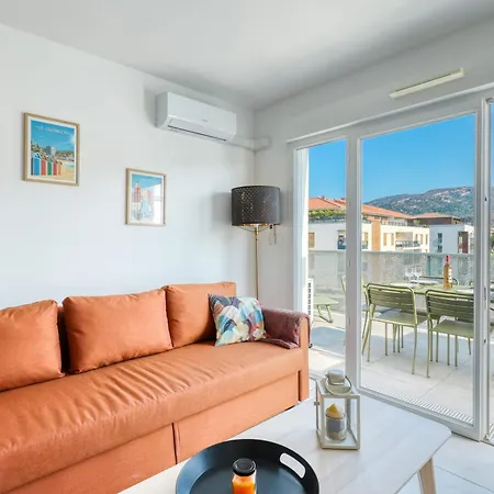 2-bedroom With Pool Parking & Balcony Apartment Le Lavandou