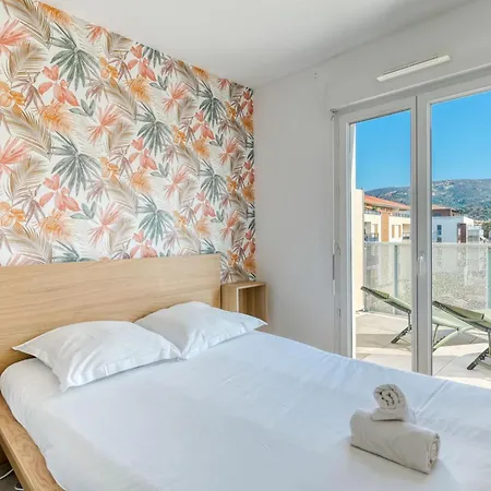 Apartment 2-bedroom With Pool Parking & Balcony *